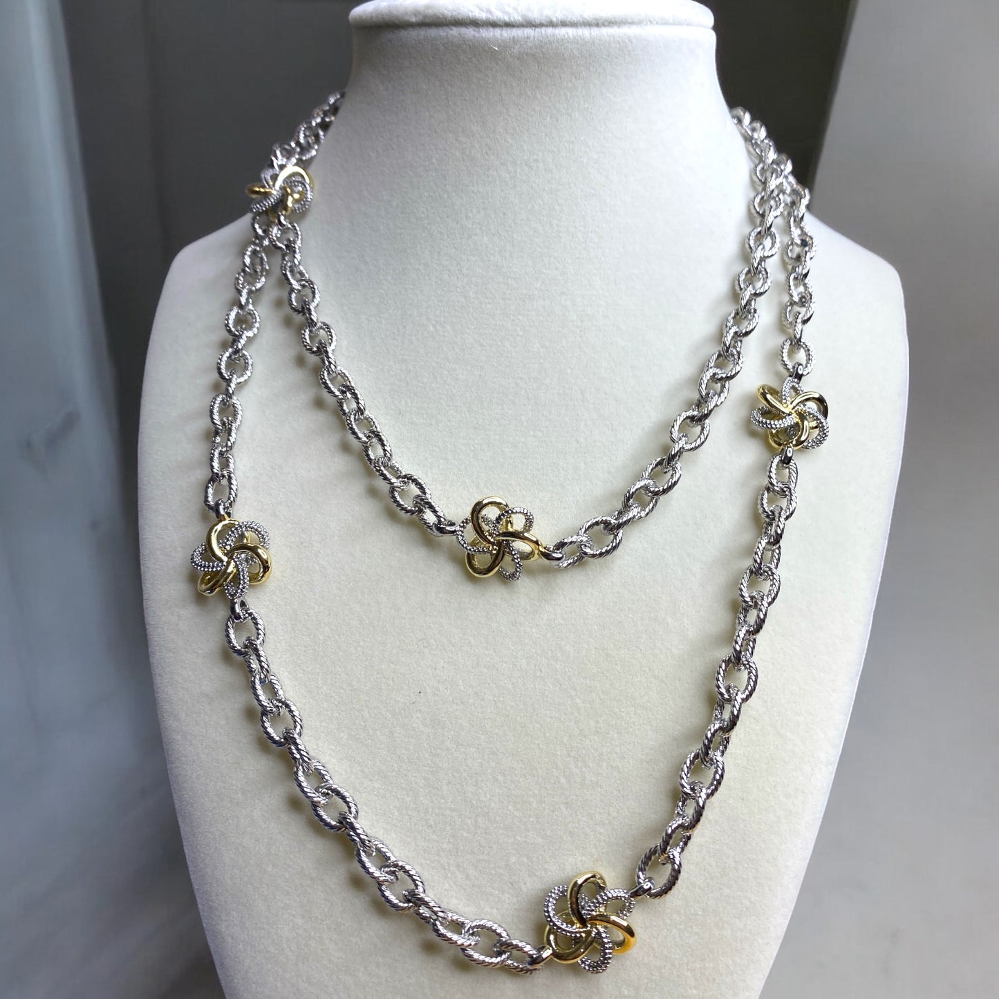 Silver Textured Chainlink Necklace with Gold Flowers